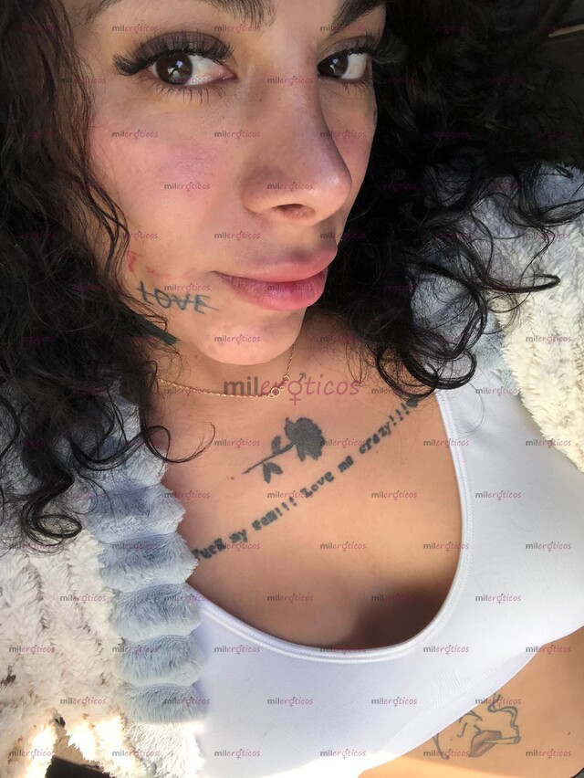 FOTOS DE UNA NENA CALIENTE SÚPER CACHONDA QUE TE TRATARÁ COMO UN REY