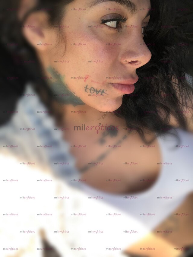 FOTOS DE UNA NENA CALIENTE SÚPER CACHONDA QUE TE TRATARÁ COMO UN REY