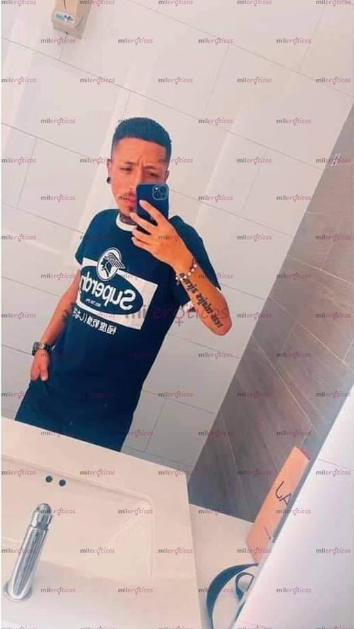 FOTOS DE JOVEN MASCULINO,TATUADO VERSÁTIL Y ARRECHO