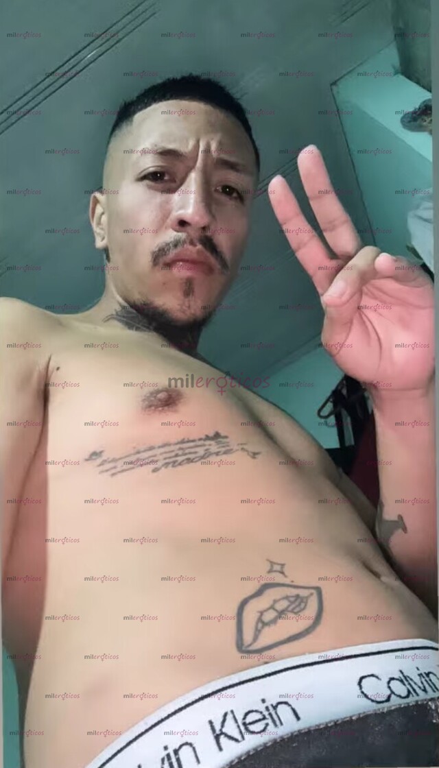 FOTOS DE JOVEN MASCULINO,TATUADO VERSÁTIL Y ARRECHO