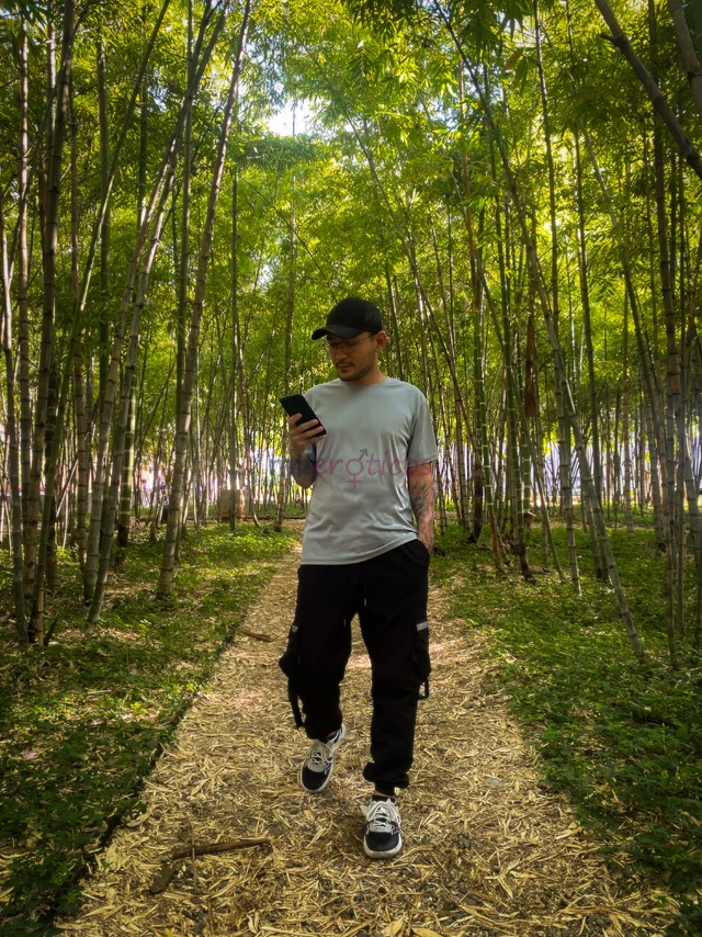 Hombre de 34 anos tatuadorten la confianza de escribirmellegue para cumplir tus deseosvivamos una experiencia unica te sabre escuchar y dar la mejor c...