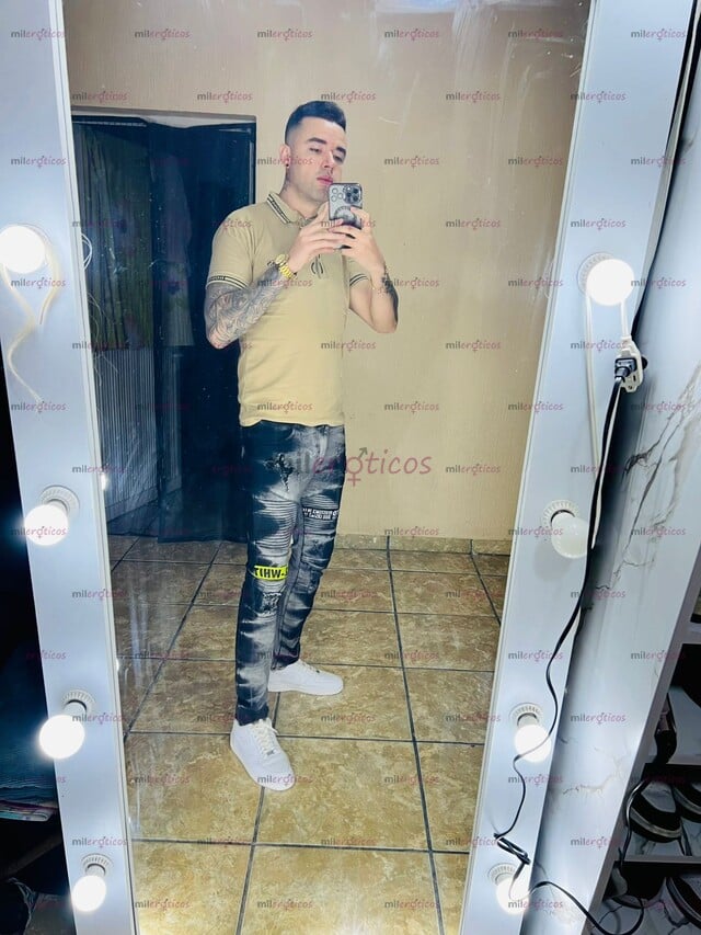 FOTOS DE JOVEN DELGADO Y DE BUEN VER CON UNA VERGA GRANDE Y GRUESA