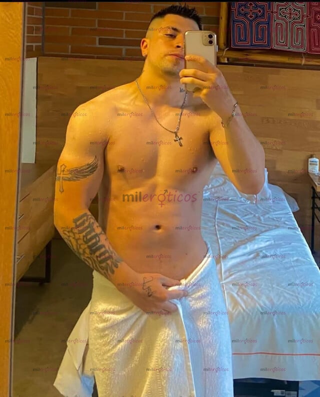 FOTOS DE DISPONIBLE VERGON TATUADO MUSCULOSO DE GYM CONTACTAME PARA SERVÍCIOS