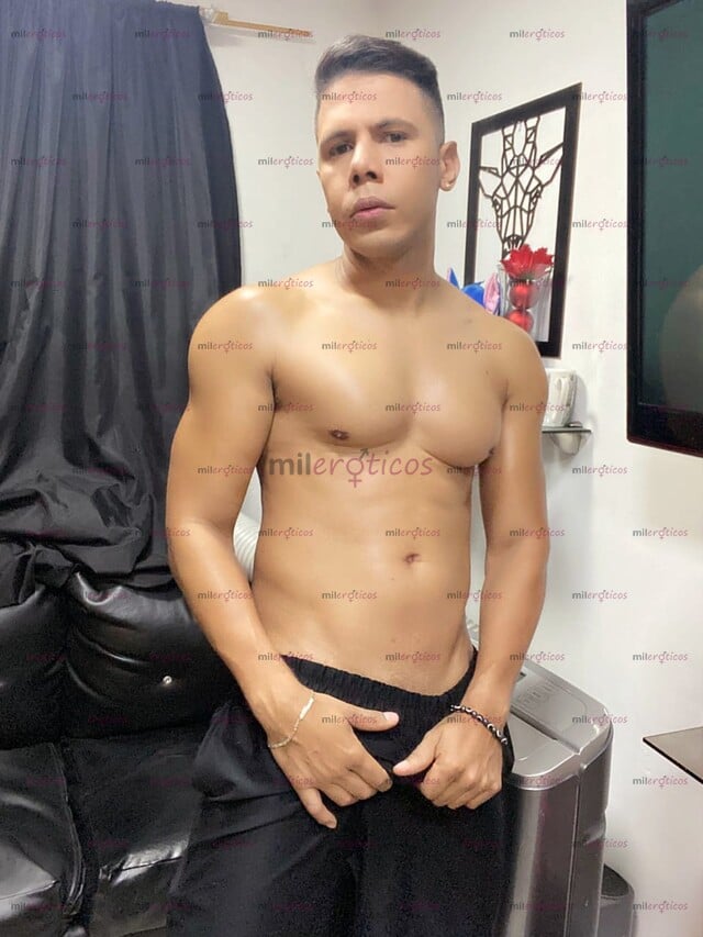 FOTOS DE 23CM VERGA PREÑADORA FULL VOLEO BATIENDO LA LECHE EN TU CULO