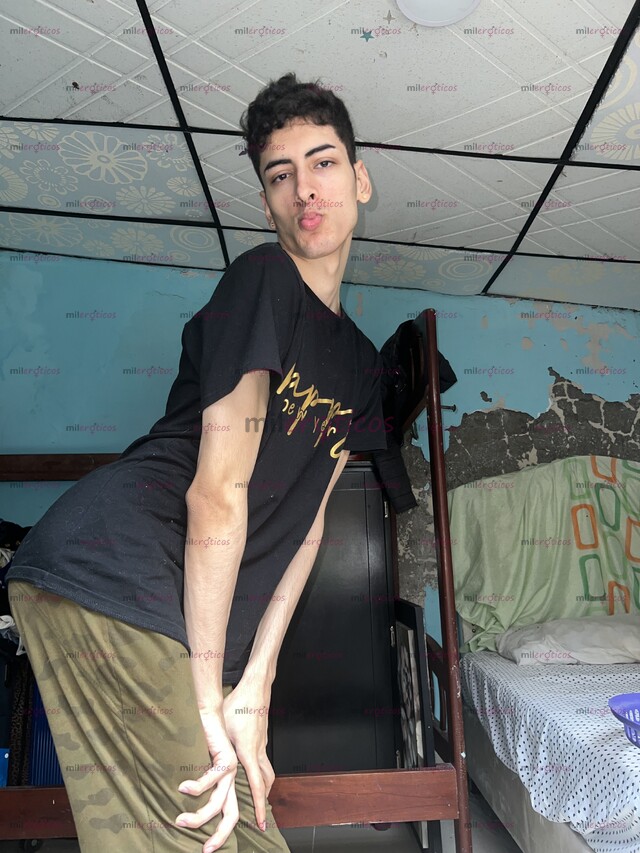 FOTOS DE POLLO INSACIABLE CON GANAS DE HACER DE TODO HABLÉ PAPASITO