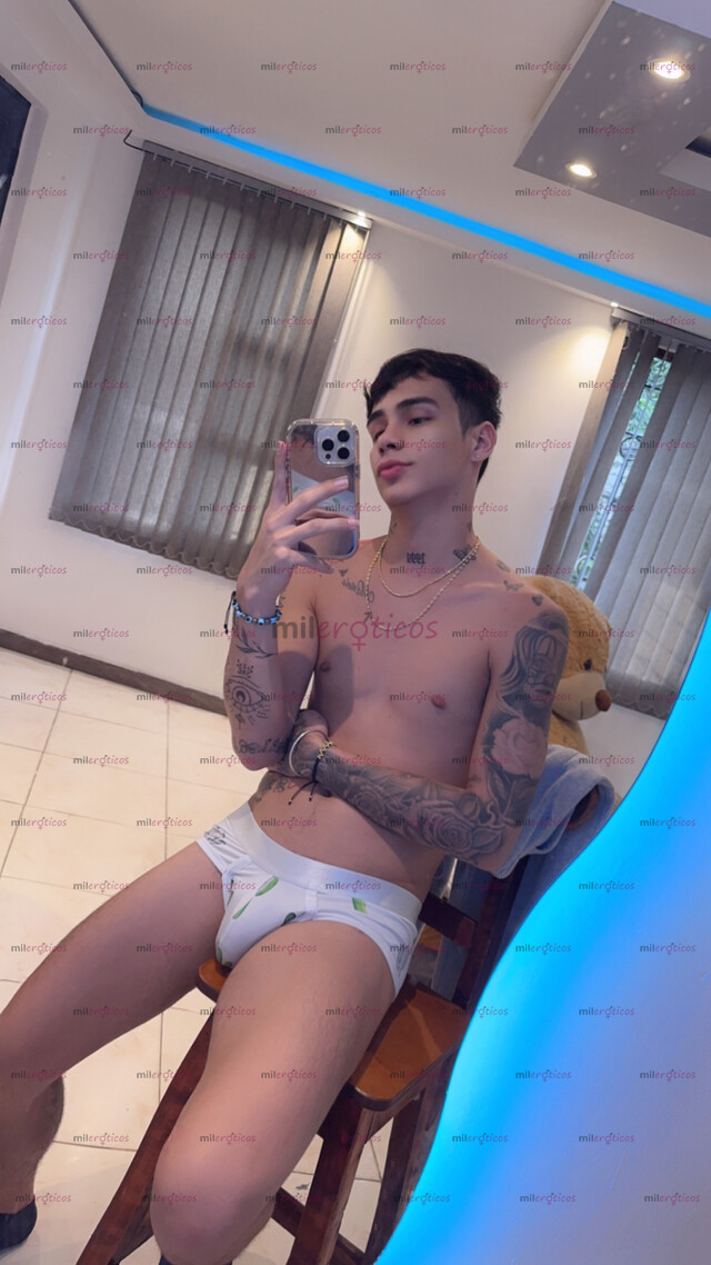 FOTOS DE LINDO POLLITO VERGON TATUADO FIESTERO Y COMPLACIENTE