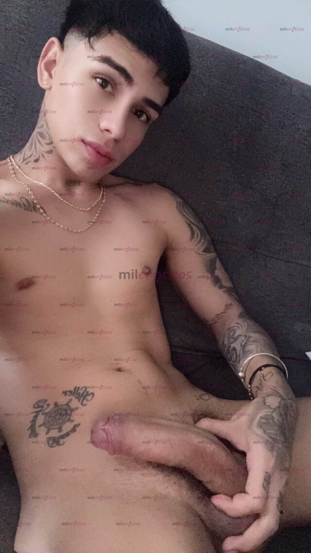 FOTOS DE LINDO POLLITO VERGON TATUADO FIESTERO Y COMPLACIENTE