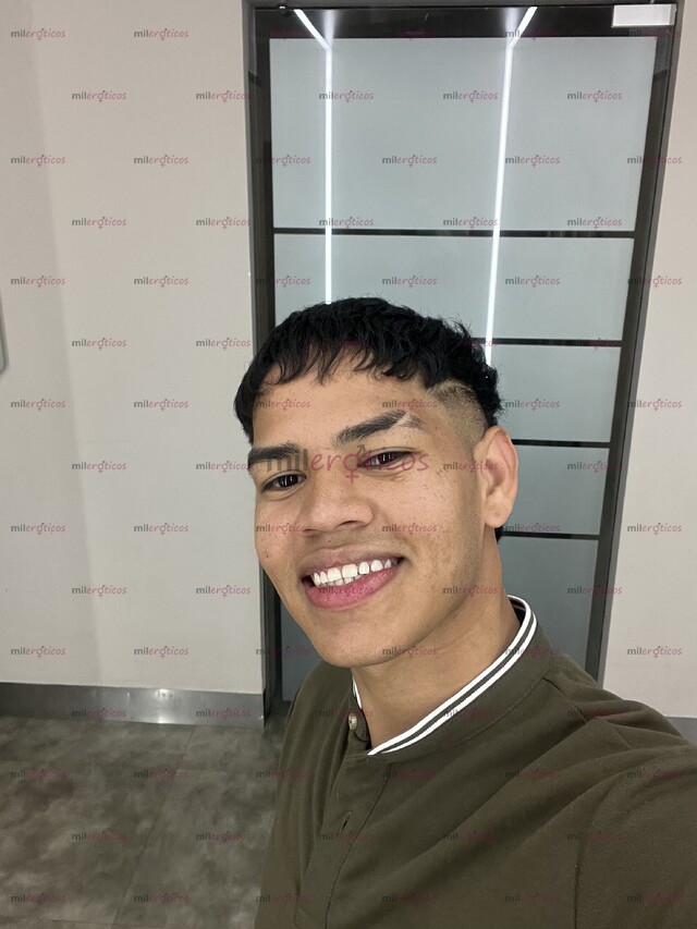 FOTOS DE SOY EDINSON, HOMBRE MORENO DE 21 AÑOS LLENO DE ENERGIA Y LECHE PARA DARTE