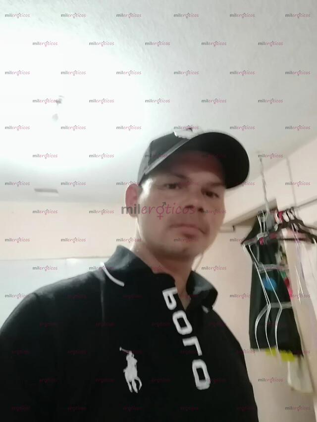 FOTOS DE VERGON 23 CM 100% CON CONDÓN Y A PELO JOVEN VENEZOLANO LECHERO