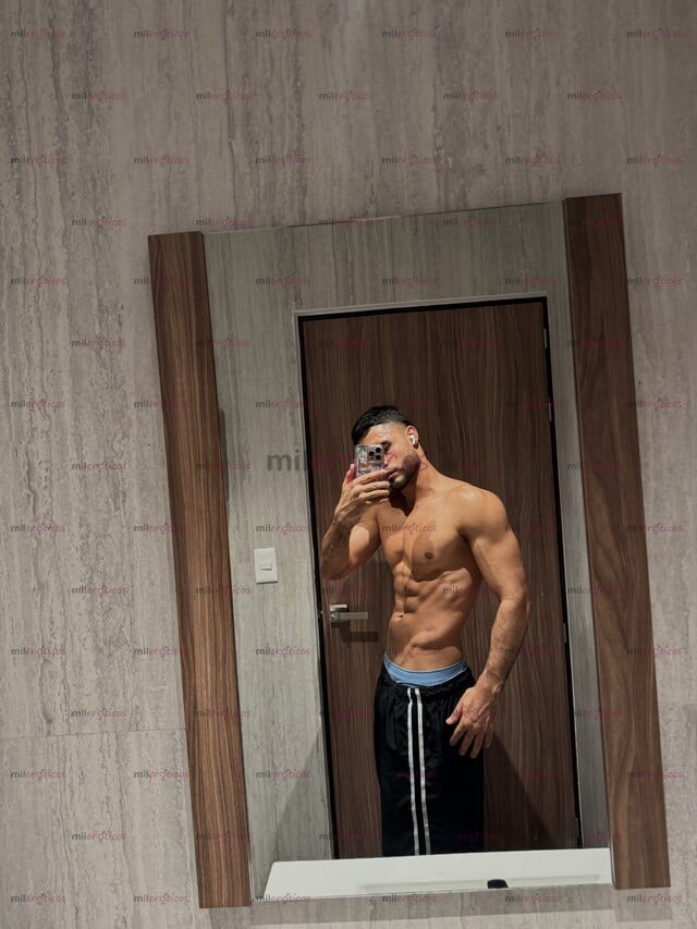 FOTOS DE COLOMBIANO NUEVO EN LA CIUDAD CON CUERPO DE GYM