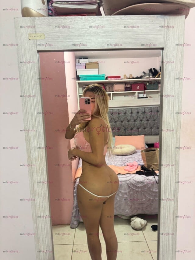 FOTOS DE SÍMBOLO DE BELLEZA Y FEMINIDAD DISFRUTA DE UN DELICIOSO MAÑANERO