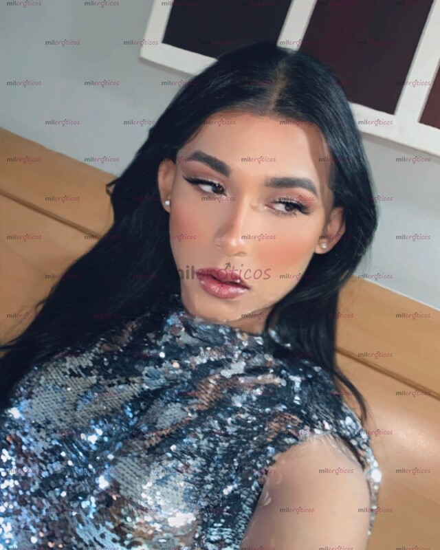 FOTOS DE MORENITA CALIENTE DE 22 AÑITOS SÚPER FEMENINA Y LECHERA.