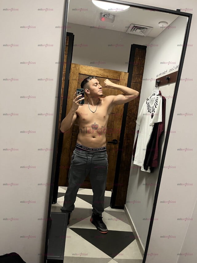 FOTOS DE BISEXUAL CALIENTE CON VERGA GRUESA Y HUEVOS GRANDES LISTO PARA HACERTE GEMIR