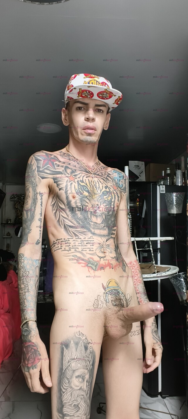 FOTOS DE SERIO ACTIVO BLANCO TATUADO FETICHERO VERGON