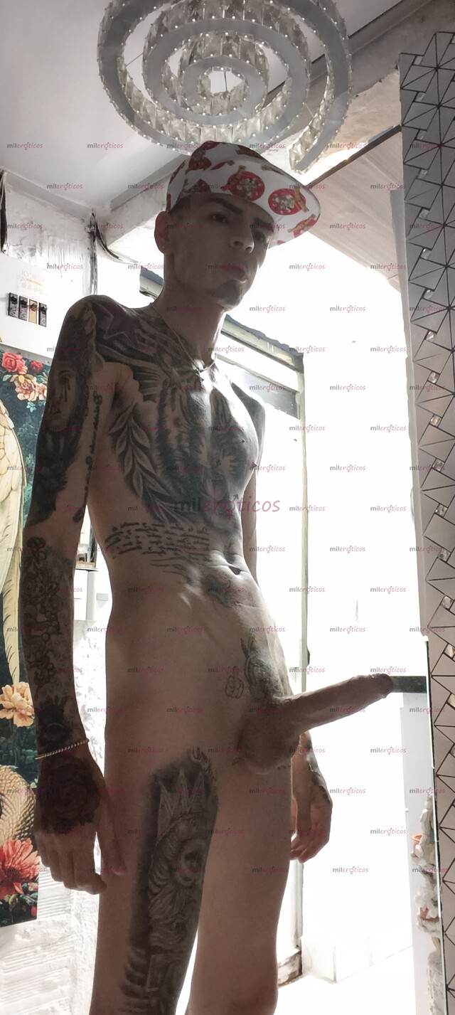 FOTOS DE SERIO ACTIVO BLANCO TATUADO FETICHERO VERGON