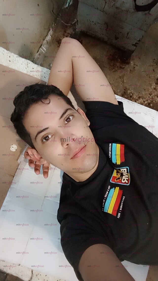 FOTOS DE JOVEN VENEZOLANO CON GANAS DE COMPLACERTE.