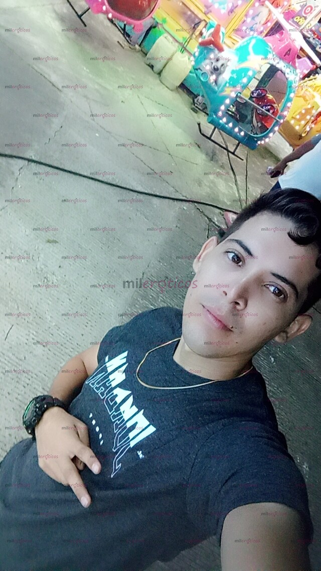 FOTOS DE JOVEN VENEZOLANO CON GANAS DE COMPLACERTE.