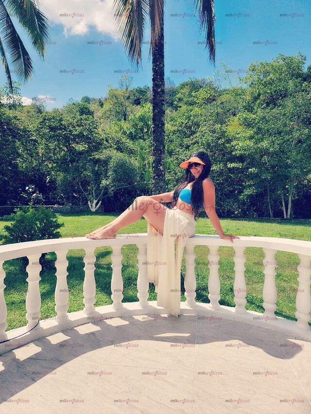 FOTOS DE SOY MIA UNA MUJER MUY TIERNA CARIÑOSA ATENTA EN HORA DE COMPARTIR