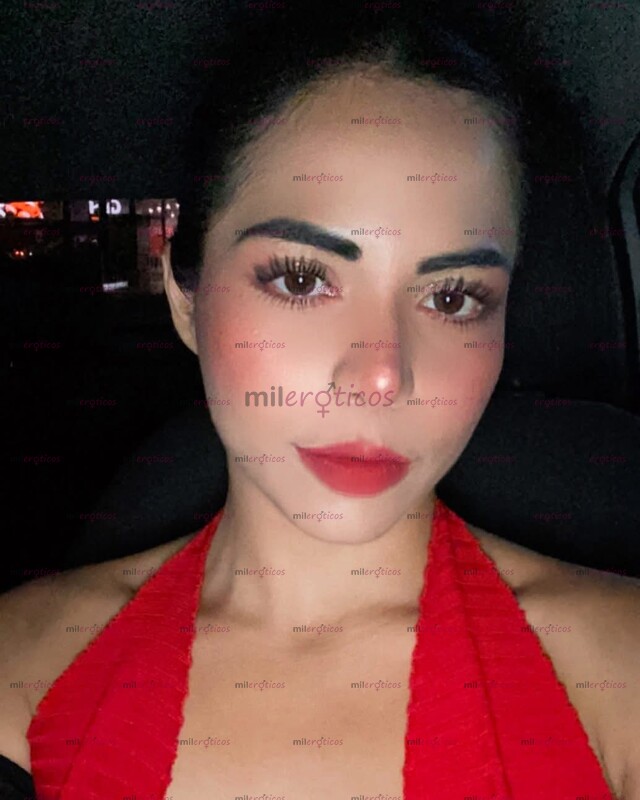 FOTOS DE SOFÍA TAPATÍA PETIT, COQUETA MUY ESTRECHITA Y BONITA