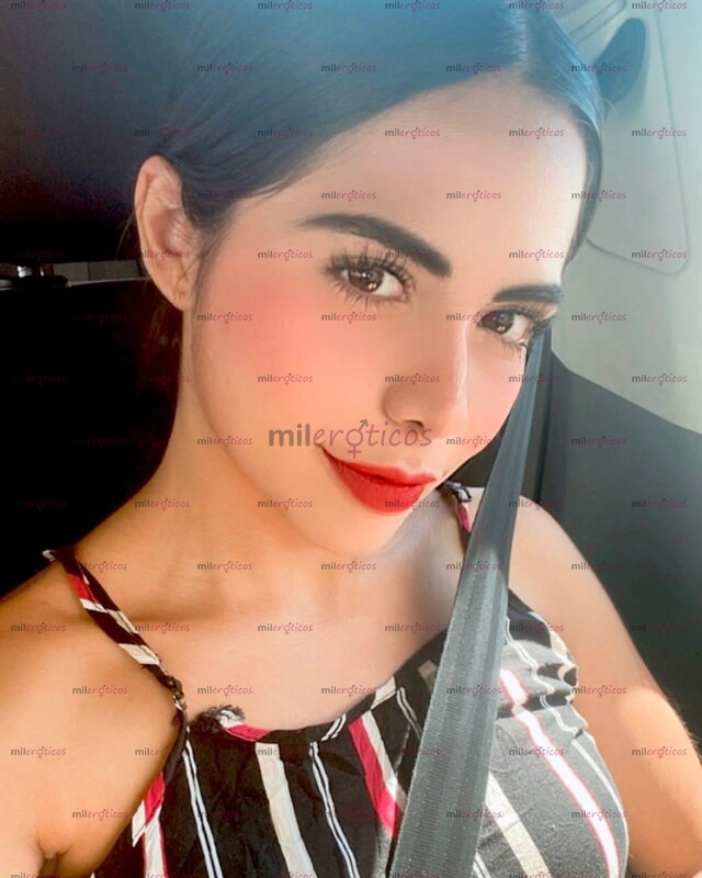 FOTOS DE SOFÍA TAPATÍA PETIT, COQUETA MUY ESTRECHITA Y BONITA