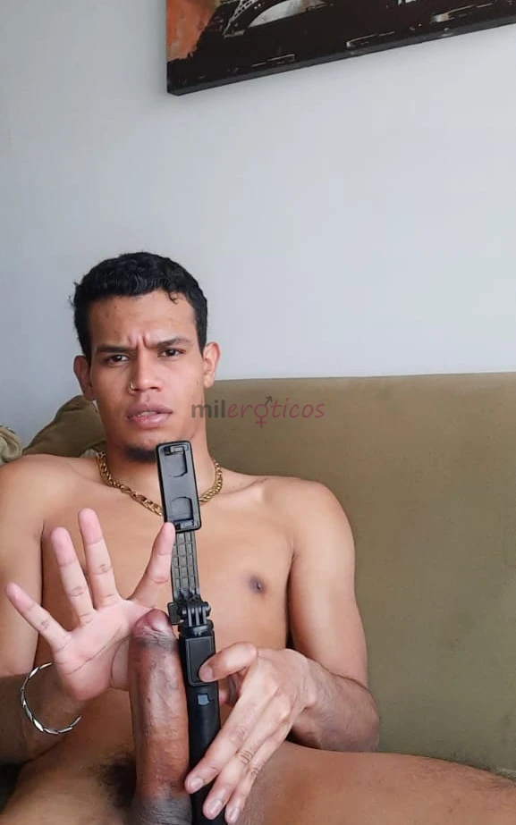 Joven moreno exotico color chocolate exotico sexi vergon pito grande de 22 cm grueso y duro joven dominante y tambien puedo ser su sumiso para esas ne...