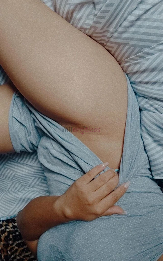 Morena fogosa e irresistivel peituda safada com a mente aberta e cheia de fantasias pra realizar trabalho com vendas de conteudo adulto exclusivo foto...