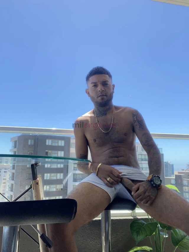 Hola soy un chico hetero vergon recien llegado a chilecon ganas de complacerte y darte mucho peneme gusta fumar tomar hablar ectsoy extrovertido buena...