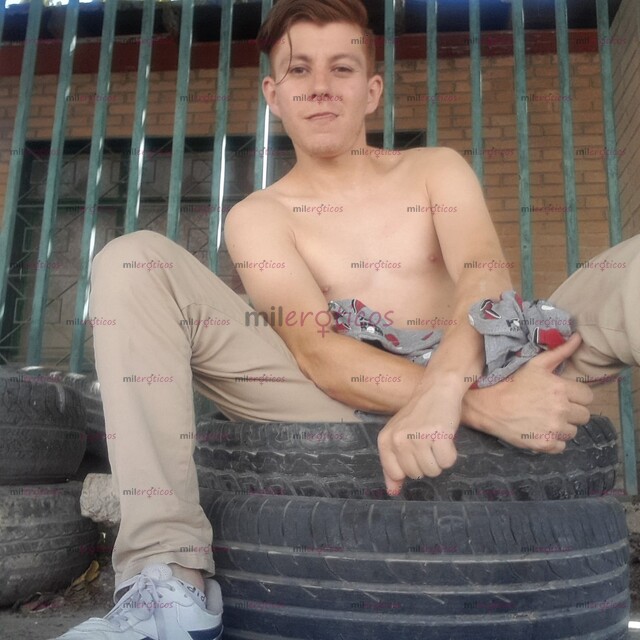 FOTOS DE TWINK PELIRROJO SUPER DOTADO Y SUPER CALIENTE.