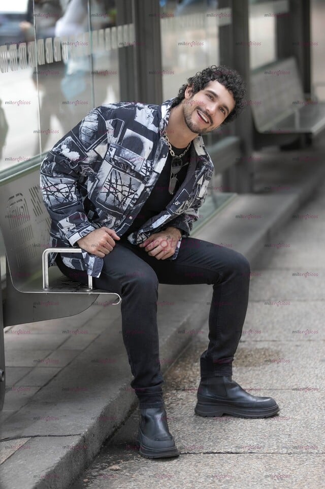 FOTOS DE SOY TODO LO QUE NECESITAS PARA SATISFACER TUS GANAS DE HOMBRE Y SEXO