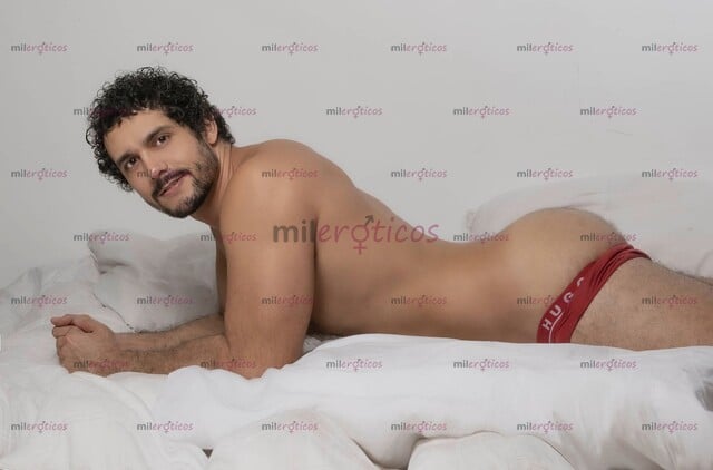 FOTOS DE SOY TODO LO QUE NECESITAS PARA SATISFACER TUS GANAS DE HOMBRE Y SEXO