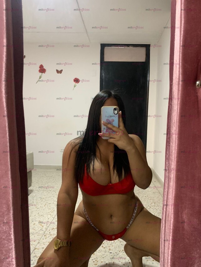 FOTOS DE MASAJISTA COMPLACIENTE TETONA Y CULONA DE 21 AÑOS PELO NEGRO