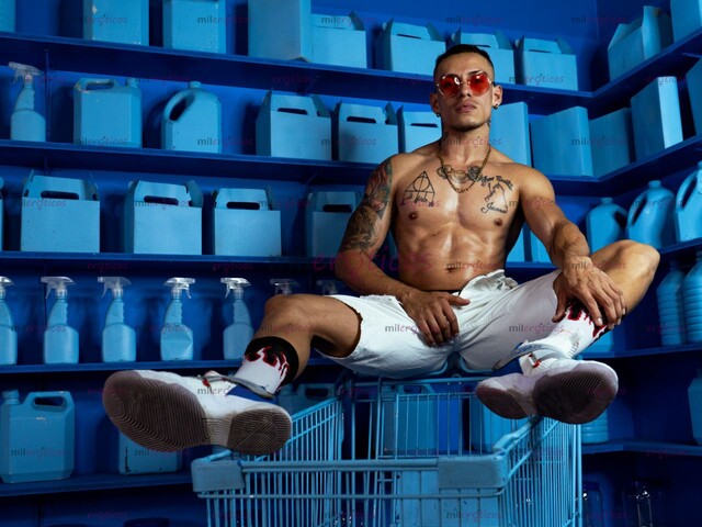 FOTOS DE PARCERO SERIO CON UNA GRAN POLLA PARA HACERTE FELIZ