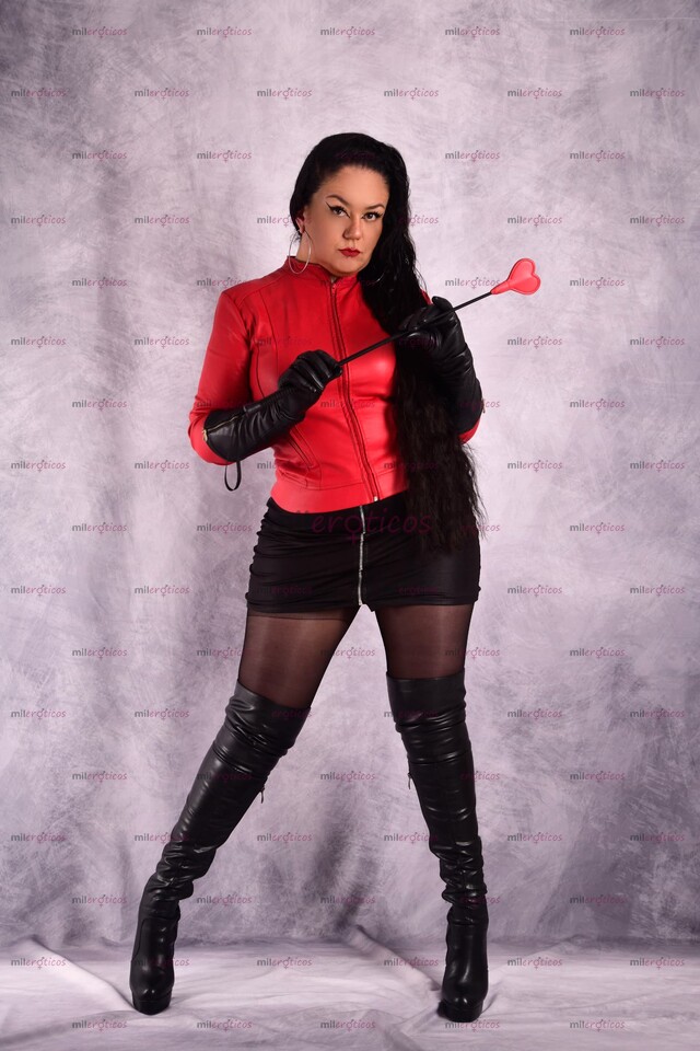 FOTOS DE VEN Y LAME MIS BOTAS!!! SOY UNA DOMINATRIX SUPER FETICHISTA !!!