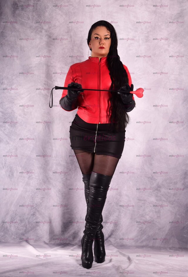 FOTOS DE VEN Y LAME MIS BOTAS!!! SOY UNA DOMINATRIX SUPER FETICHISTA !!!