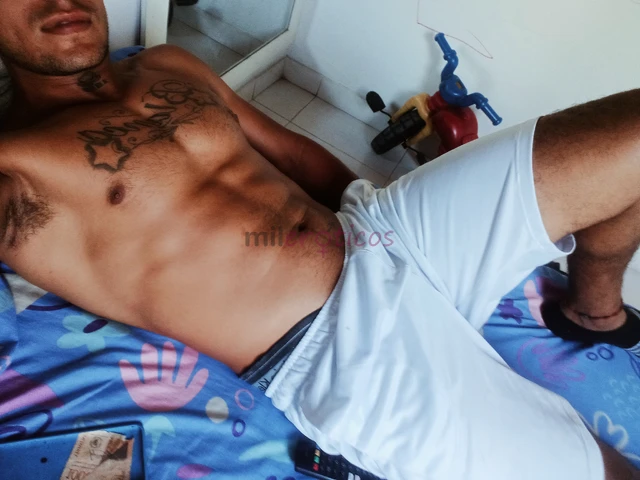 Hola soy colombiano me encuentro en chile tengo 28 anos muy caliente y dispuesto a complacer su fantasia sexual ya q soy muy bien dotado te abre venir...