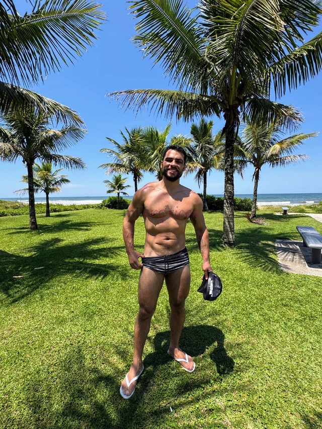 Sou de alto nivel tenho 1 83 de altura corpo atleticoatendo casaiscompletotenho carroatendimento privadoeducadoviagenseducadoexclusivo para pessoas de...