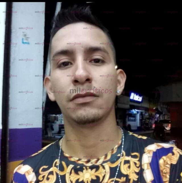 FOTOS DE CHACAL CON UNA VERGA DELICIOSA QUE ESTÁ LISTA PARA TALADRARTE EL CULO.