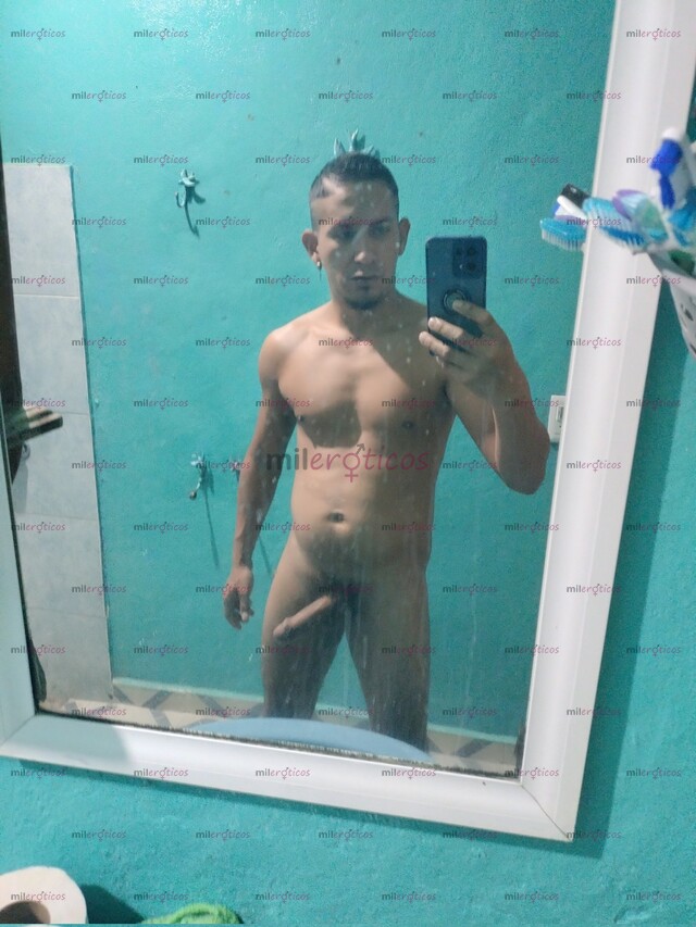 FOTOS DE CHACAL CON UNA VERGA DELICIOSA QUE ESTÁ LISTA PARA TALADRARTE EL CULO.