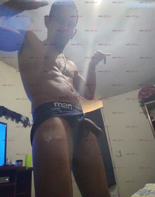 FOTOS DE CHACAL CON UNA VERGA DELICIOSA QUE ESTÁ LISTA PARA TALADRARTE EL CULO.
