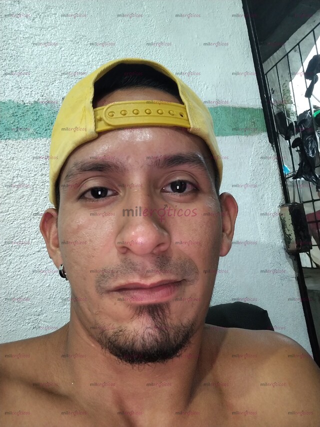 FOTOS DE CHACAL CON UNA VERGA DELICIOSA QUE ESTÁ LISTA PARA TALADRARTE EL CULO.