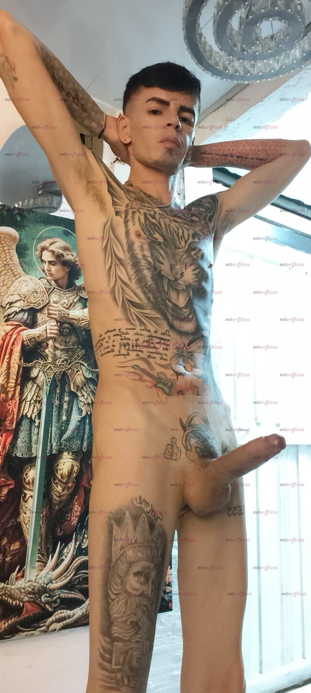 FOTOS DE FLACO SERIO RESERVADO MORBOSO TATUADO BLANCO FETICHERO