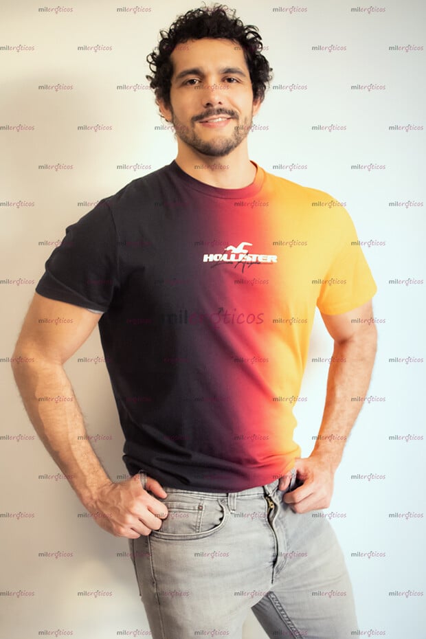FOTOS DE JOVEN MUSCULAR ROMÁNTICO, CARIÑOSO Y DOTADO OFRECE SU AMOR Y COMPAÑÍA