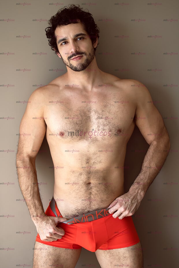 FOTOS DE JOVEN MUSCULAR ROMÁNTICO, CARIÑOSO Y DOTADO OFRECE SU AMOR Y COMPAÑÍA