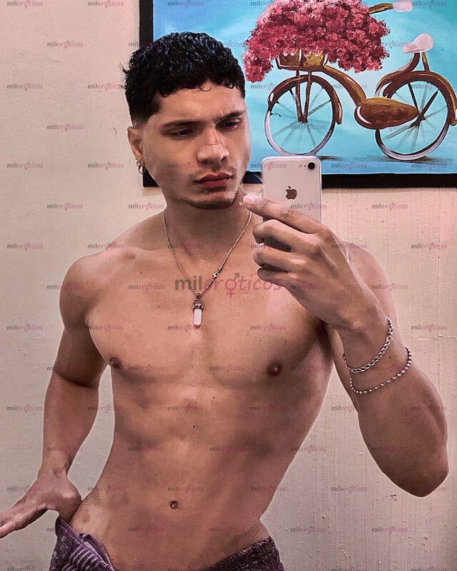 FOTOS DE VENEZOLANO SEXY Y CALIENTE LISTO PARA COMPLACERTE