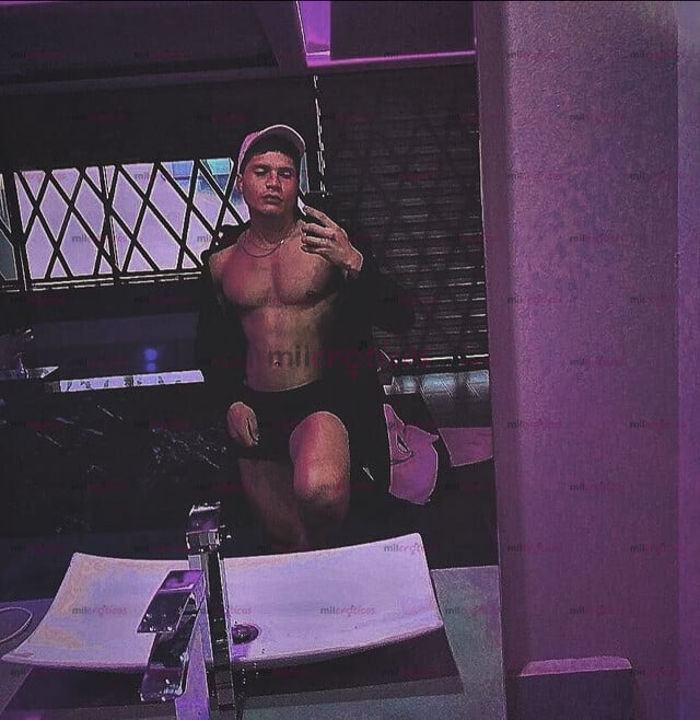 FOTOS DE VENEZOLANO SEXY Y CALIENTE LISTO PARA COMPLACERTE