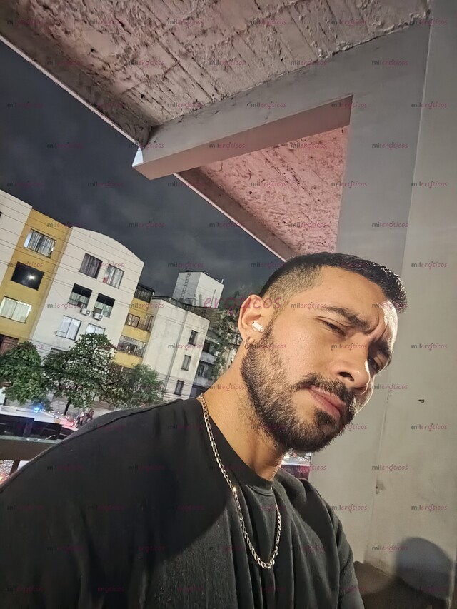 FOTOS DE CHICO JOVEN , VELLUDO Y MUY COMPLACIENTE.