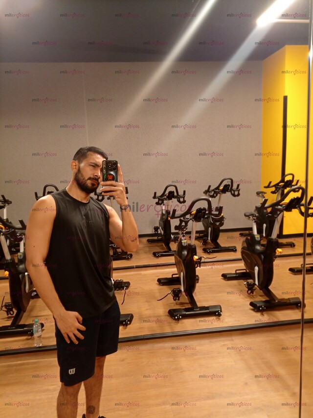 FOTOS DE CHICO JOVEN , VELLUDO Y MUY COMPLACIENTE.