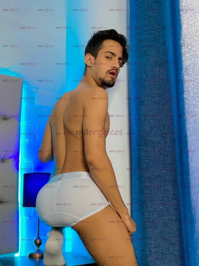 FOTOS DE VERSATIL ARRECHO CON BUENA VERGA Y DELICIOSO CULO.