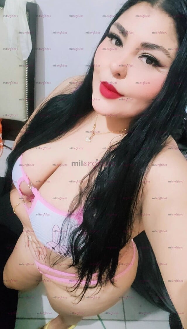 FOTOS DE CURVY, HERMOSA CON PECHOS GRANDES, PIERNUDA, NALGONA, PELINEGRA CON LUGAR
