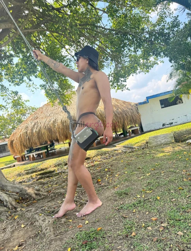 Atrevete a hacer algo diferente amp tu privacidad y una nueva experiencia es lo que importa amp sumergete en este juego de poder sentir placer viendom...